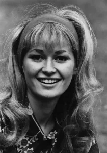 00095 Drucke: Stephanie Beacham, August 1969