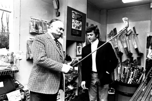 00099 Drucke: Schauspieler Jimmy Edwards mit Golfer John Jacobs auf seinem Golfzentrum im Gosforth am 13