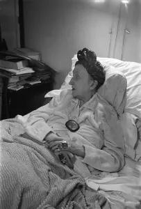 Porträt Drucke: Edith Dame Sitwell Schauspielerin im Bett