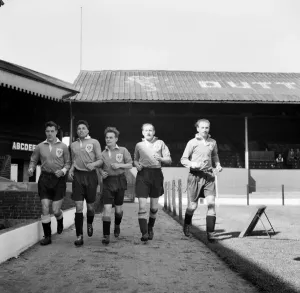 Drucke von Schwimmstilballklub Blackpools Fußballverein. Braun, Perry, Taylor , Mortensen und Matthews .August 1952 C4063 Spiegel-Archiv Drucke: Schwarzwald Fußballverein (Fehlende Spielerliste)