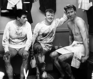 Jack Charlton rechts, Billy Bremner Mittel und Peter Lorimer im Umkleideraum