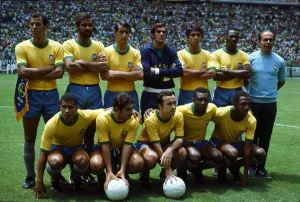 Drucke von Die erste Runde der Weltmeisterschaft 1970 Gruppe 3 Spiel im Estadio Jalisco in Guadalajara, Mexiko. England 0 - Brasilien 1. Sonntag dem 7. Juni 1970 Südamerikanische Kunstdrucke: Bundeswettbewerb 1970 Erster Runde Gruppe 3 Spiel im Estadio Jalisco in Guadalajara