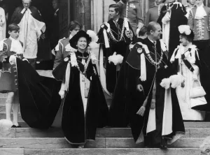 Zeremonie mit Gürtel in Windsor, die Königin und der Herzog von Edinburgh