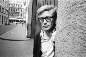 Schauspieler Michael Caine im Mittelpunkt Londons, gezeichnet im Juli 1964