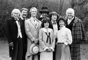 Drucke von Ein Fotoaufruf für den besonderen 90-minütigen Doctor-Who-Episoden 'Die fünf Ärzte', die das 20-jährige Jubiläum der Science-Fiction-Serie feiern wird, am 17. März 1983 Spiegel-Archiv Drucke: Fotoprogramm für die besondere 90-minütige Folge von Doktor Who mit dem Titel Die fünf Ärzte