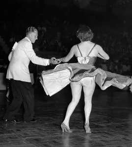 Turnerwettbewerb im Haringey-Tanzsaal in London, Juni 1956 Tanzkonkurrenz