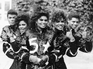 Drucke von Fünf Sterne Popgruppe Dbase Fünf Sterne (auch: 5 Sternen) ist eine britische Pop- und R&B-Band, die sich im Jahr 1983 bildete 0400bis0499 Drucke: Fünfsterne Pop-Gruppe DBase Fünf Sterne