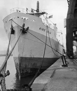 Teesside Shipping History Drucke: The King Java seen here berthed at Middlesbrough Dock. 20th December 1971