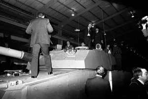 Großbritanniens Oberstabschef des Verteidigungsvolkes, Feldmarschall Sir Edwin Bramall eröffnete formell