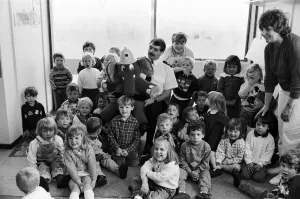 Drucke von Mit der Arbeit bei Welephant... Besuch des West Yorkshire Fire Services: Der sichere Freund besucht das Rowley Hill Playgroup West Yorkshire Drucke: Mit der Arbeit bei Welephant ... Feuerwehr im West Riding von York