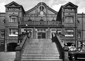 Drucke von Aussenansicht der Eingangszone des Villa-Park-Fußballstadions, Heimat von Aston-Villa Fußballclub am 1. August 1969 Vereinigtes Königreich Drucke: Äußere Ansicht der Eingangszone des Fußballstadions Villa Park