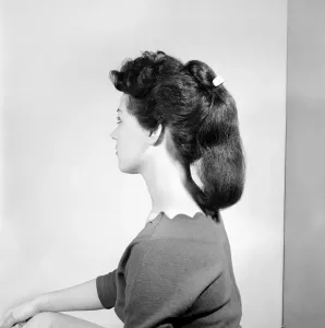 Mode: Haarstile von Raymond, Aprill 1956 B475-004
