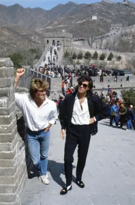 Britische Popgruppe Wham wird in Bildern von ihrer zehntägigen Besuchsreise nach China im April 1985 gezeigt