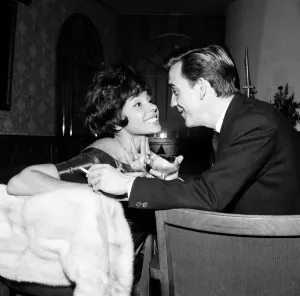 Entertainment In The 1960s Drucke: Shirley Bassey, the dynamic singer from Tiger Bay, is to marry film director Kenneth Hume