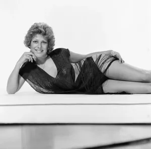Lynda Bellingham ist Schauspielerin und Model im Studio Pix vom 9. Juli 1976