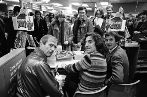 Drei Mitglieder des Comedy-Teams von Monty Python sind Graham Chapman, Terry Jones und Michael Palin