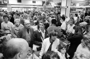 Eröffnung der Firma Hamleys Spielwarenhandlung am Bull-Street in Birmingham am 12. Oktober 1985