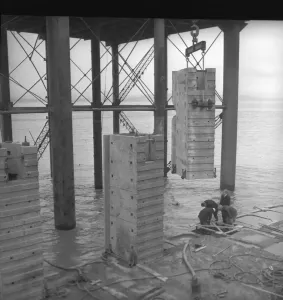 South West England Landmarks Drucke: The construction of the first Severn Bridge 1961-1966 opened by Queen Elizabeth 11 in
