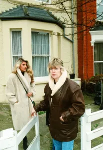 Mandy Smith und ihre Mutter Patsy verlassen ihr Zuhause in London am 4. April 1989