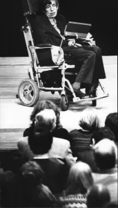 Stephen Hawking bei der Darwin-Vorlesung in Cambridge Januar 1991