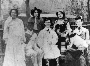 Vintage Fancy Dress Costumes Drucke: Residents of Selly Oak celebrate the summer with a fancy dress competition