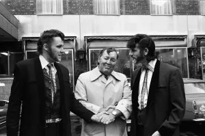 Zwei Teddy Boys in passender Kleidung machten sich einen Termin bei Bill Haley.