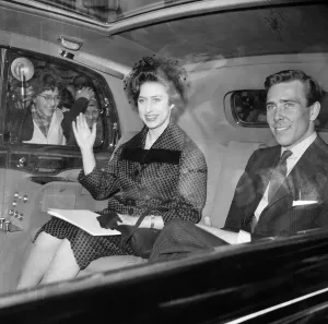 Drucke von Königin Margarete und Anthony Armstrong-Jones besuchen ihre Hochzeitsspiele in der Abbesenkirche von Westminister am fünften Mai 1960 Vereinigtes Königreich Drucke: Königin Margarete und Antony Armstrong-Jones besuchen ihre Trauzeugin bei ihrer Hochzeitsvorbereitung