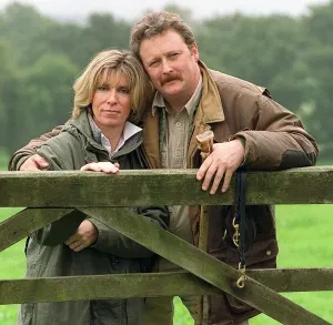 Charlie Lawson Schauspieler mit Frau Ellie Lawson, September 1999 zu Hause in der Nähe von Alderley