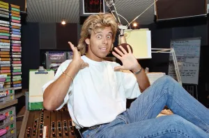 Pat Sharp (geboren als Patrick Sharpin, 25 Oktober 1961) ist ein englischer Radiomoderator