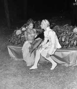Vintage Fancy Dress Costumes Drucke: Costume ball hosted by George de Cuevas in Biarritz, France, Tuesday 1st September 1953
