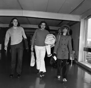 Drucke von Joachim Kotschner und Freundin Eilika Weber am Flughafen von Heathrow. Sie haben sich seit dem Sänger verurteilt, Drogen im Ausland zu besitzen, nach Los Angeles aufgelegt 1300bis1399 Drucke: Joe Cocker und seine Freundin Eileen Webster am Flughafen Heathrow