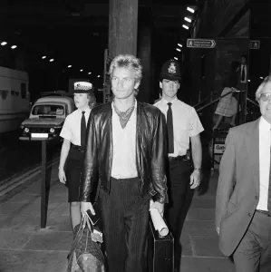 01400 Drucke: Sting (bürgerlicher Name Gordon Sumner) Bassist, Sänger und Texter einer Rockband
