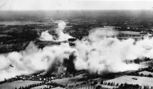 RAF Fighter Command Drucke: Bostons of RAF Fighter Command attack the naval stores depot at Rennes