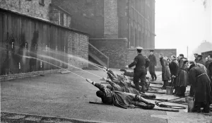 Die Feuerwehr im Training am Everton Terrace, Liverpool, Merseyside