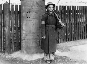 Glynn Jones von der Newport-Home-Garde während des Zweiten Weltkriegs, um 1941.