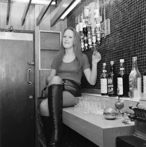 Kellnerin im Meccabingo-Halle in Middlesbrough 1972. Fotografie
