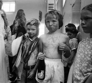 Vintage Fancy Dress Costumes Drucke: Children Fancy Dress Competition held at Cheylesmore Community Centre, Coventry