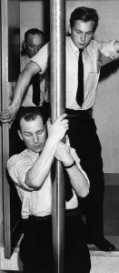 Huntingdonshire Drucke: Feuerwehrstiegsprung am Feuerhaus in Cambridge, den 25. Oktober 1964