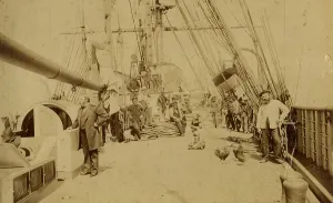 Drucke von Ein Foto der Besatzung der Great Britain, aufgenommen in den 1880er Jahren in San Francisco, als das Schiff als Segelschiff betrieben wurde Bilder Zur Allgemeinen Maritimen Geschichte Drucke: Besatzung der Great Britain in San Francisco, 1880er Jahre.