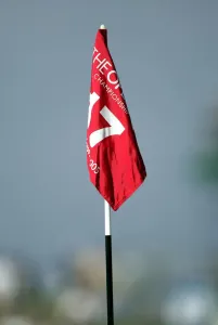 General View Of A Golf Course Drucke: 17th Flagstick