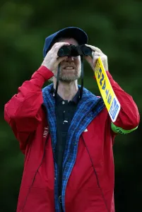 Golfmarshall mit Brille