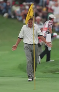 Ryder Cup History Photos Drucke: Mickelson Chips In On 11th