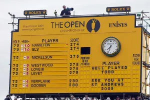 General View Of A Golf Course Drucke: Open Scoreboard