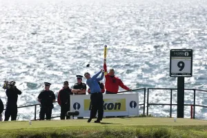 Scottish Golf History Drucke: Tom Watson Drives The 9th