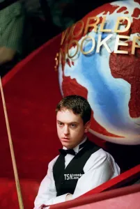 David Gray ist ein britischer Singer-Songwriter und Musiker, der vor allem für seine Hits wie Babylon und Gold in a Chain, sowie die Veröffentlichung des Albums „White Ladder“ bekannt