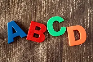 ABC-Blockbau mit Kunststoffbuchstaben