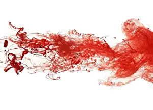 Abstrakter Musterfall in den Tropfen roter Tinte.