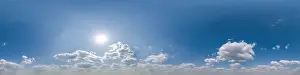 Blauer Sky-Box mit Cumuluswolk als Seamless HDRI, 360° Panorama im Zenith in sphärischer Equirektanzahl