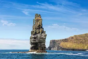 Die Klippen von Moher, Branaunmore Sea Stack, County Clare, Irland.