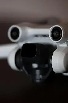 Gerahmter Druck : Nahe Drone-Sensor und Drohnenpropeller Gerahmter Druck : Nahe Drone-Sensor und Drohnenpropeller